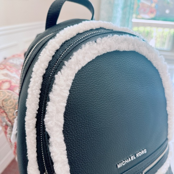 - MICHAEL KORS RHEA ZIP MEDIUM BACKPACK BLACK LEATHER NATURAL SHEARLING/NWT - Picture 3 of 15